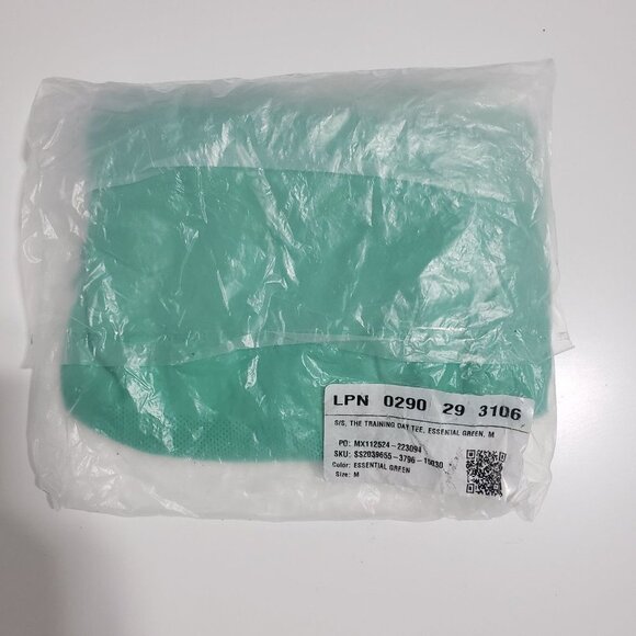 NWT Fabletics The Training Day Tee in Essential Green - Size Medium - Picture 3 of 6